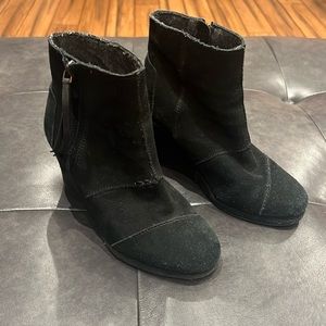 Toms Black Suede Wedge Heels Booties Women’s Size 6.5
